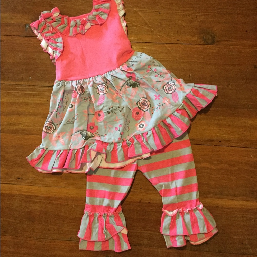 NWT boutique 2pc Ruffle tank tunic with capris